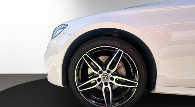 MERCEDES-BENZ E 220 d Swiss Star AMG 4M