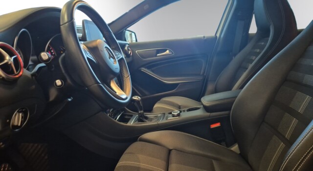 MERCEDES-BENZ GLA 200 Night Star