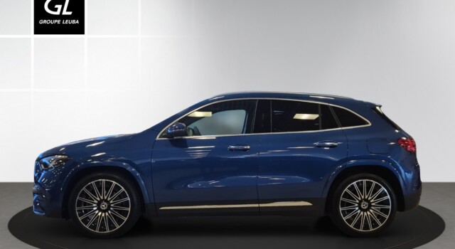 MERCEDES-BENZ GLA 200 Night Star 7G-DCT