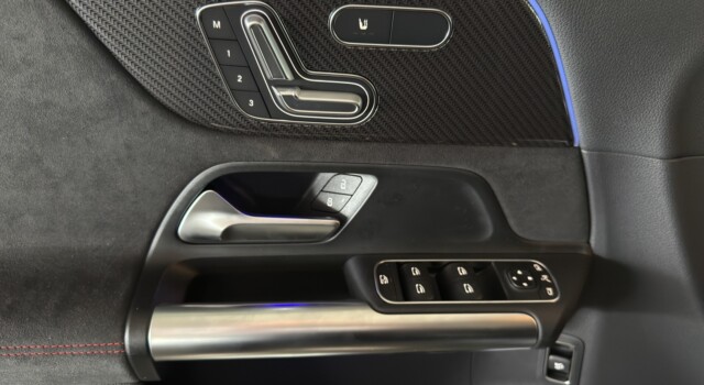 MERCEDES-BENZ GLA 200 7G-DCT