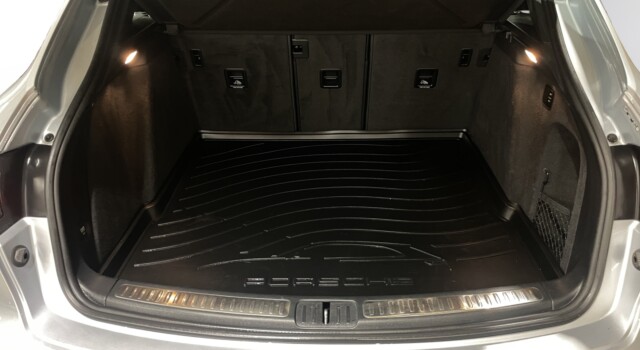 PORSCHE MACAN Turbo Performance