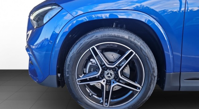 MERCEDES-BENZ GLA 200 Night Star 7G-DCT