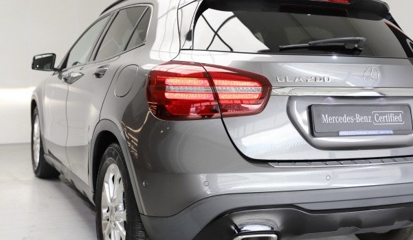 MERCEDES-BENZ GLA 200 Night Star