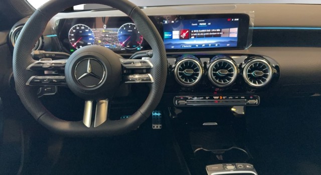 MERCEDES-BENZ A 200 Night Star 7G-DCT