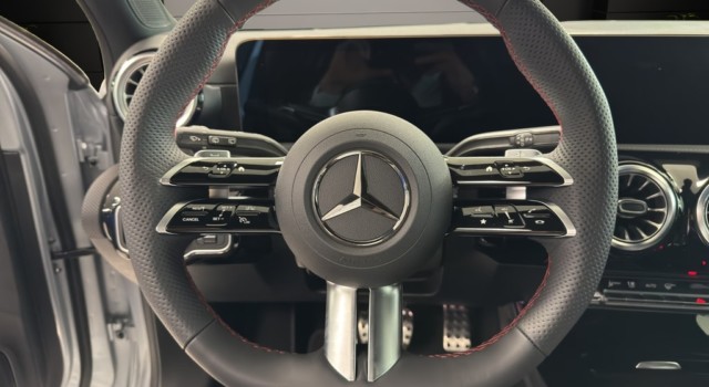 MERCEDES-BENZ A 220 4Matic 8G-DCT
