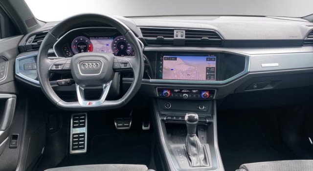 AUDI Q3 40 TDI S line Attr qu