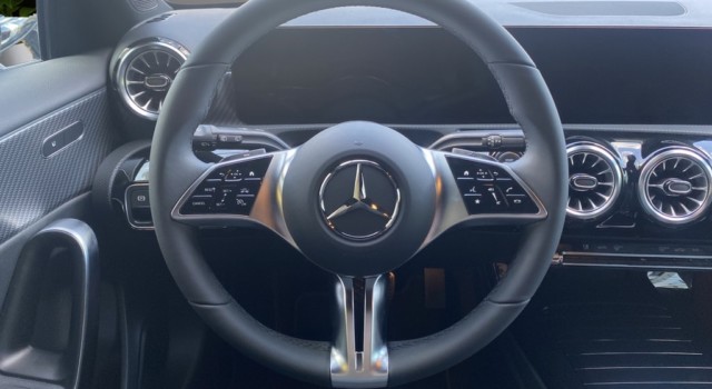 MERCEDES-BENZ 200