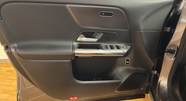MERCEDES-BENZ EQA 350 4Matic