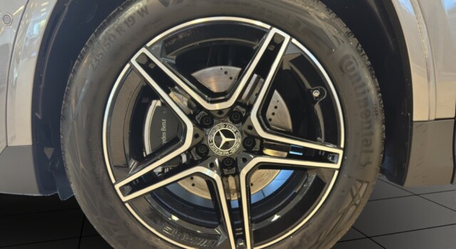 MERCEDES-BENZ GLA 200 Night Star 7G-DCT