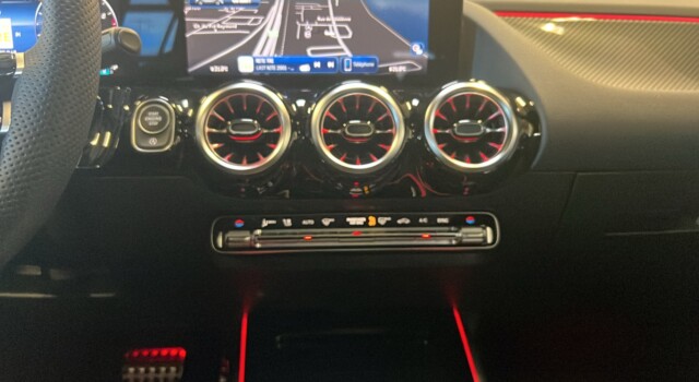 MERCEDES-BENZ GLA 220 4Matic 8G-DCT