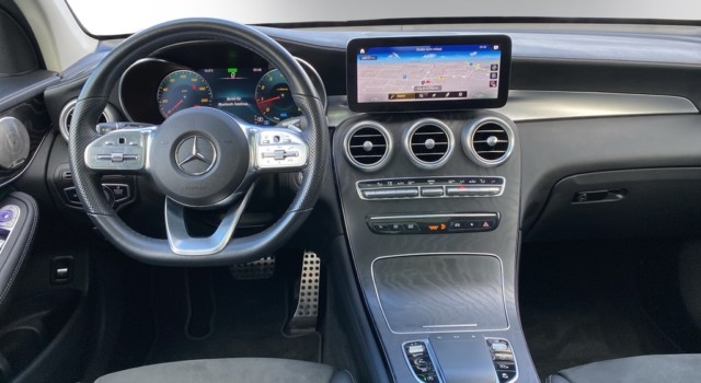 MERCEDES-BENZ GLC 300 AMG Line 4Matic