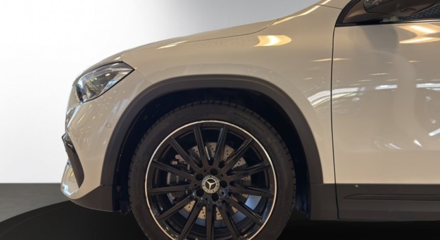 MERCEDES-BENZ GLA 250 AMG Line 4Matic