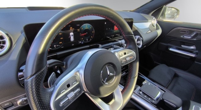 MERCEDES-BENZ GLA 220 d AMG Line 4Matic