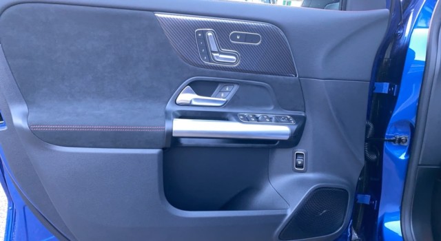 MERCEDES-BENZ GLA 200 7G-DCT