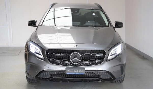 MERCEDES-BENZ GLA 200 Night Star