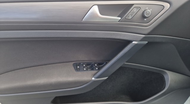 VW GOLF e-