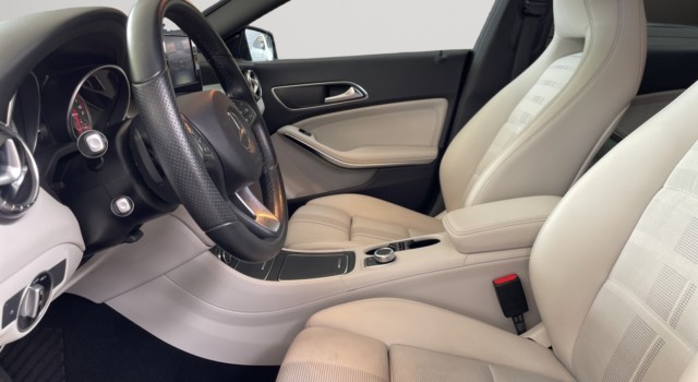 MERCEDES-BENZ CLA 200 Night Star 7G-DCT
