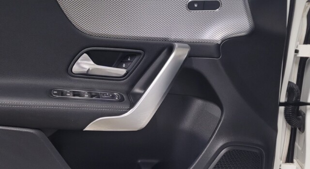 MERCEDES-BENZ A 180 Night Star 7G-DCT