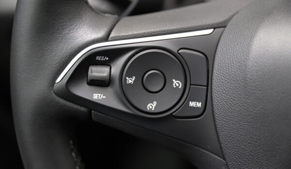 OPEL GRANDLAND X 1.6 Hybrid4 Ultimate Automatik