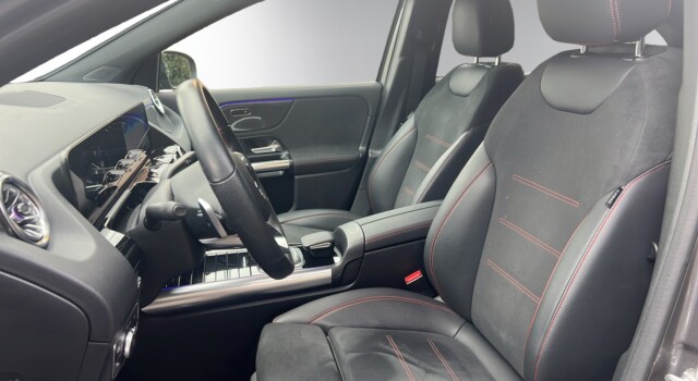 MERCEDES-BENZ GLA 200 7G-DCT