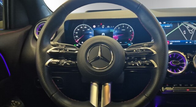 MERCEDES-BENZ GLA 200 7G-DCT