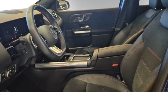 MERCEDES-BENZ GLA 200 Night Star 7G-DCT