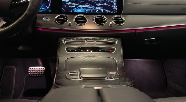 MERCEDES-BENZ E 220 d T 4Matic Swiss Star 9G-Tronic