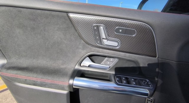 MERCEDES-BENZ GLA 220 d AMG Line 4Matic
