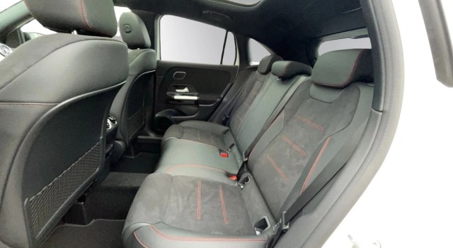 MERCEDES-BENZ GLA 250 4Matic 8G-DCT Swiss Star