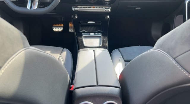 MERCEDES-BENZ A 180 Night Star 7G-DCT