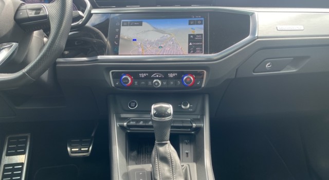 AUDI Q3 40 TDI S line Attr qu