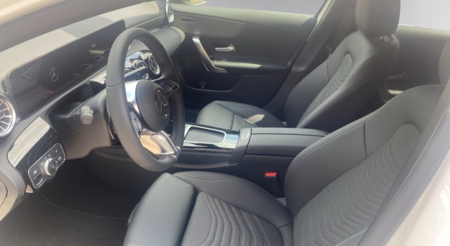 MERCEDES-BENZ A 200 Night Star 7G-DCT