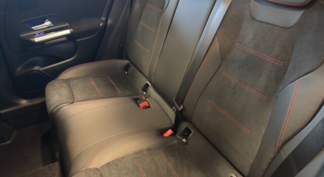 MERCEDES-BENZ GLA 200 Night Star 7G-DCT