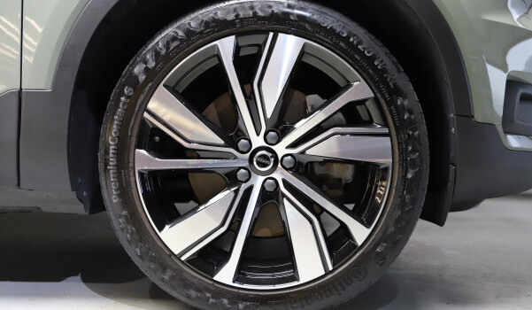 VOLVO XC40 P8 AWD Pure Electric R-Design