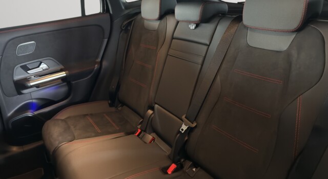 MERCEDES-BENZ GLA 200 7G-DCT