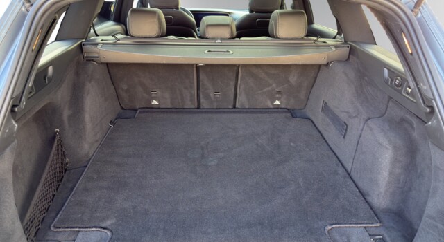 MERCEDES-BENZ E 220 d Swiss Star AMG 4M