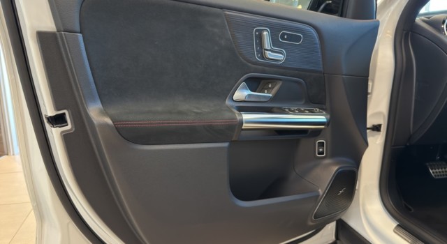 MERCEDES-BENZ GLA 250 AMG Line 4Matic
