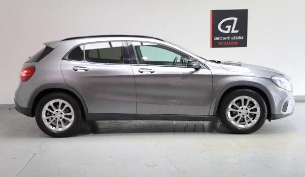MERCEDES-BENZ GLA 200 Night Star