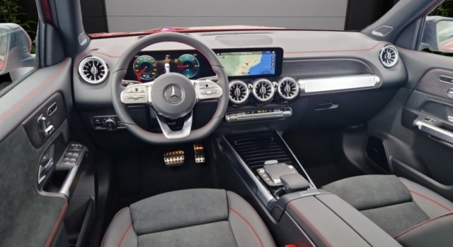 MERCEDES-BENZ EQB 350 66,5 kWh 4Matic Swiss Star