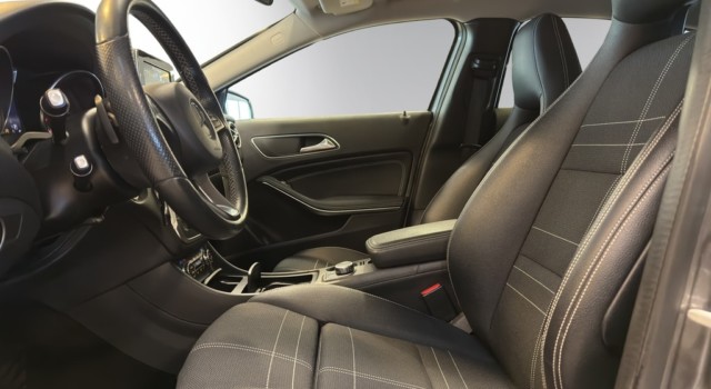 MERCEDES-BENZ GLA 180 Urban