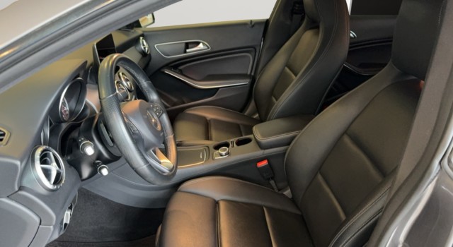 MERCEDES-BENZ CLA 200 Night Star
