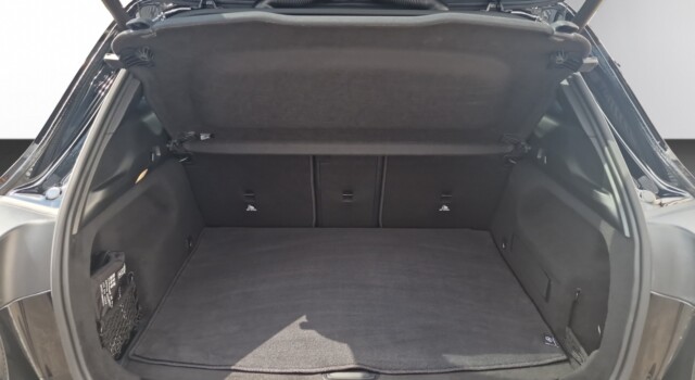 MERCEDES-BENZ GLA 180 d Progressive 8G-D