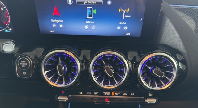 MERCEDES-BENZ GLA 200 Night Star 7G-DCT