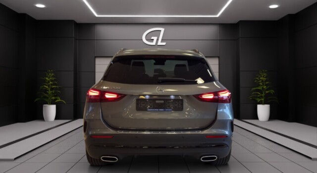 MERCEDES-BENZ GLA 200 Night Star 7G-DCT