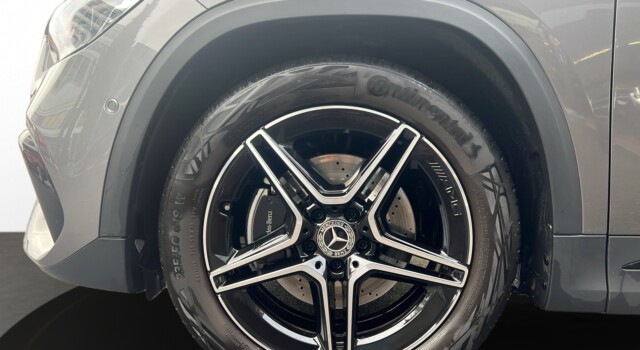 MERCEDES-BENZ GLA 200 7G-DCT