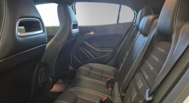 MERCEDES-BENZ GLA 200 Night Star