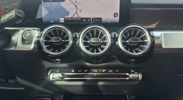 MERCEDES-BENZ GLB 250 4M