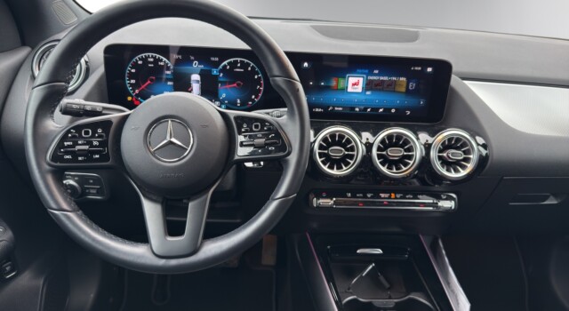 MERCEDES-BENZ GLA 250 AMG Line 4Matic