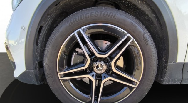 MERCEDES-BENZ GLA 220 d AMG Line 4Matic