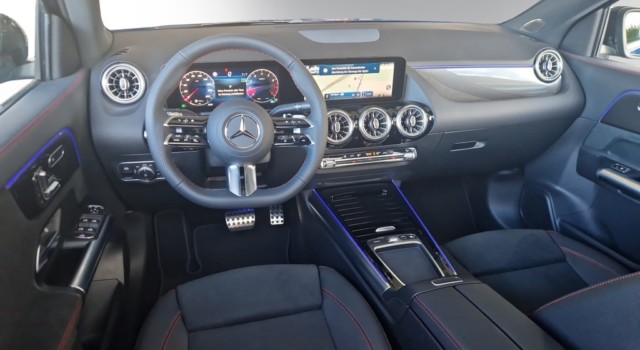 MERCEDES-BENZ GLA 200 Night Star 7G-DCT